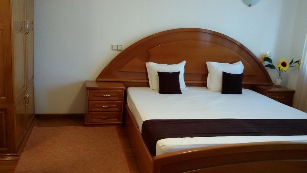 Family Hotel Elegance Arbanasi Ngoại thất bức ảnh