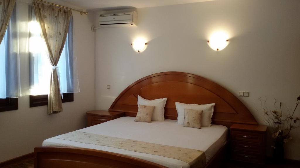 Family Hotel Elegance Arbanasi Ngoại thất bức ảnh