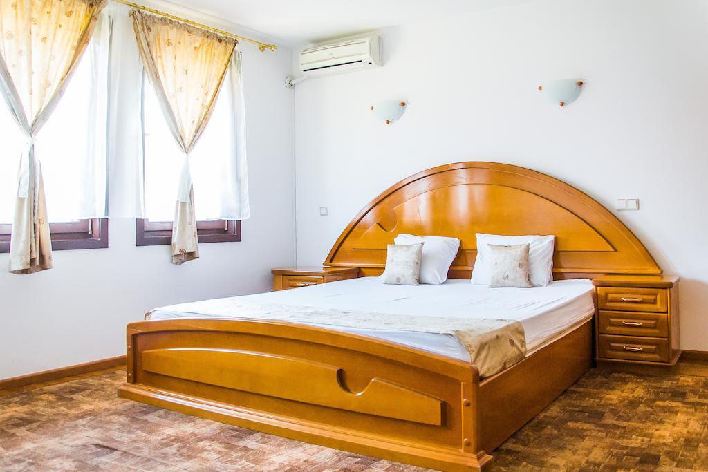 Family Hotel Elegance Arbanasi Ngoại thất bức ảnh