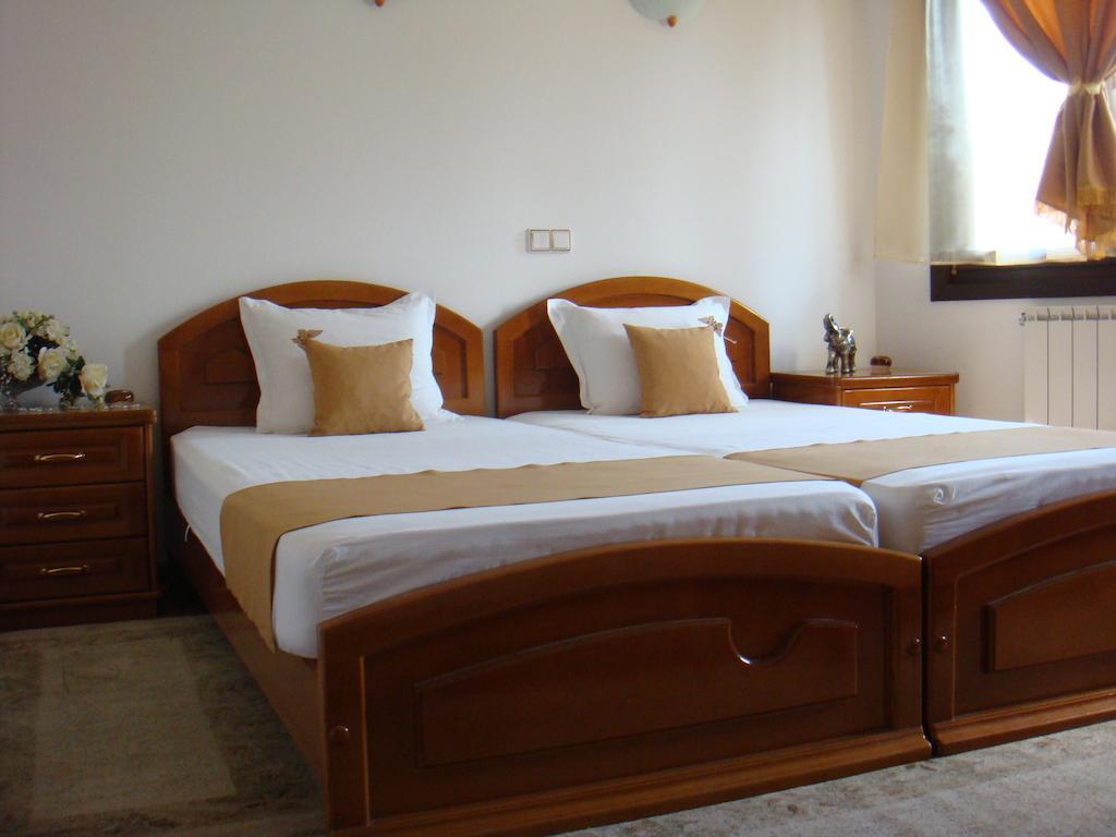 Family Hotel Elegance Arbanasi Phòng bức ảnh